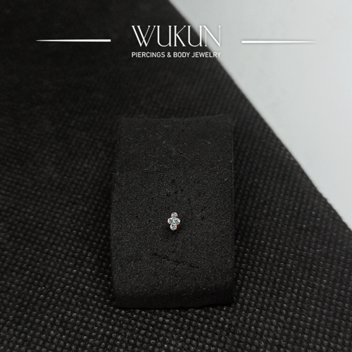 زمام بيرسينج ذهب عيار 18K بأربع فصوص عاكسة ألوان