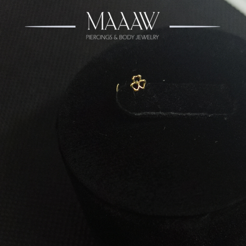 زمام بيرسينج ذهب عيار 18k بشكل وردة صغيرة مفرغة