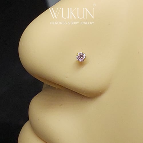 زمام بيرسينج ذهب عيار 18K بفص وردي فاتح وسط