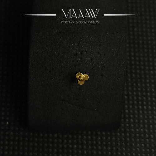 زمام بيرسينج ذهب عيار 18k وردة ثلاثية بسيطة وصغيرة