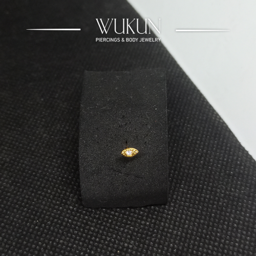 زمام بيرسينج ذهب عين بفص أبيض