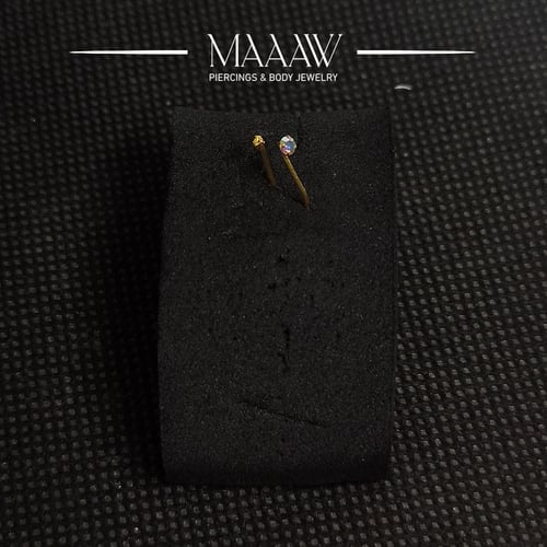 زمام ذهب عيار 18k بدون خرم بفص سبع ألوان صغير