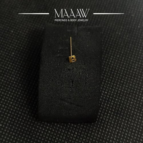 زمام بيرسينج ذهب عيار 18k حرف B