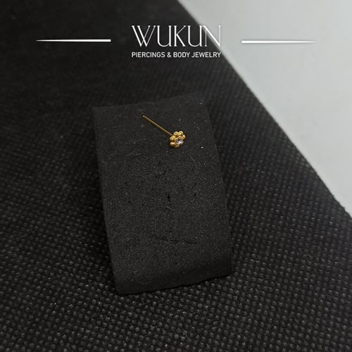 زمام بيرسينج ذهب عيار 18K وردة بفص أبيض