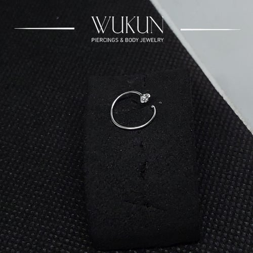 زمام بيرسينج فضة 925S دائري حلقة حلزونية بفص أبيض