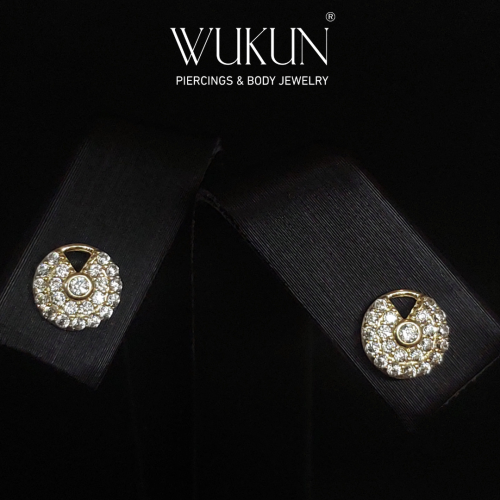 أقراط ذهب عيار 18k شكل دائرة مرصع بفصوص لامعة