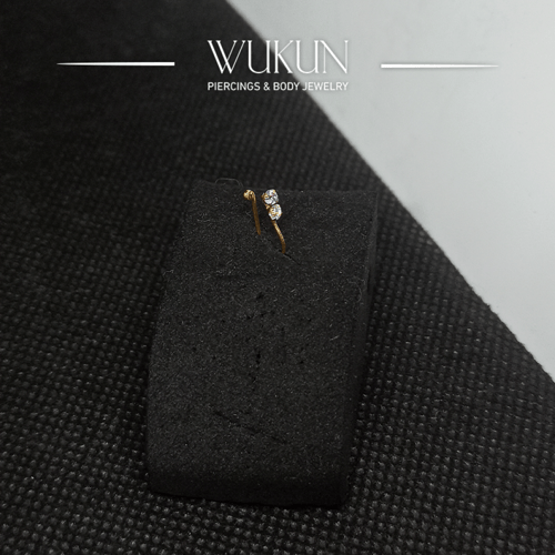 زمام ذهب بدون خرم بفصين بيضاء