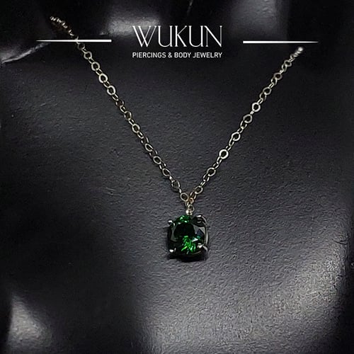 سلسال ذهب عيار 18K فص واحد لامع أخضر