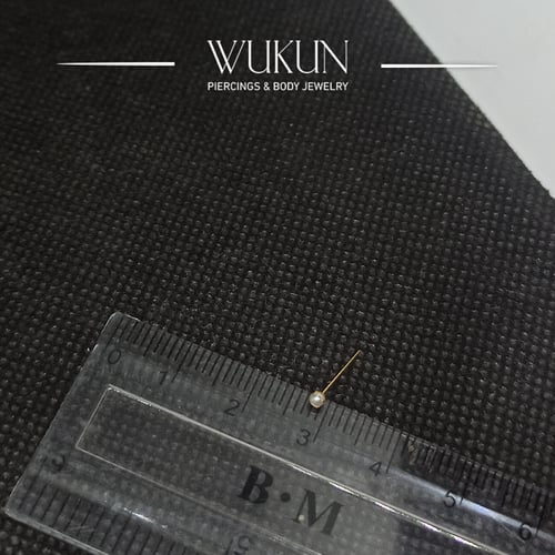 زمام بيرسينج ذهب عيار 18K بشكل حبة لؤلؤ صغير