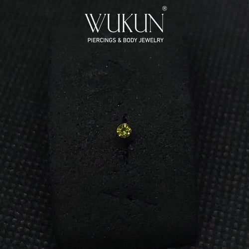 زمام بيرسينج ذهب عيار 18K بفص زيتي وسط