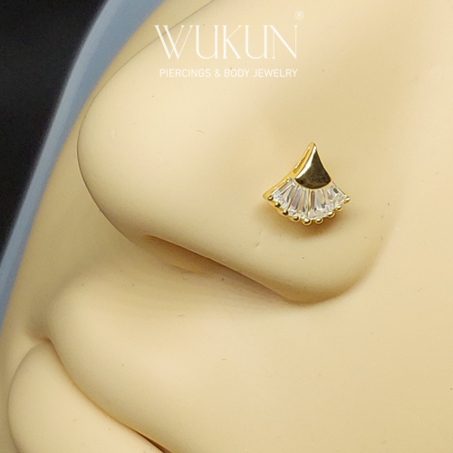 زمام بيرسينج ذهب عيار 18k شكل مميز بكرستالات