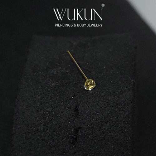 زمام بيرسينج ذهب عيار 18K بفص ليموني فاتح وسط