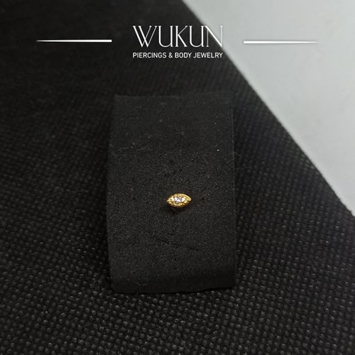 زمام بيرسينج ذهب عين بفص أبيض