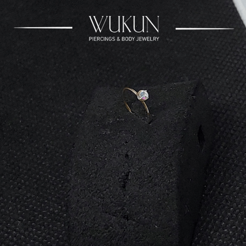 زمام بيرسينج ذهب عيار 18K دائري حلقة بفص عاكس ألوا...