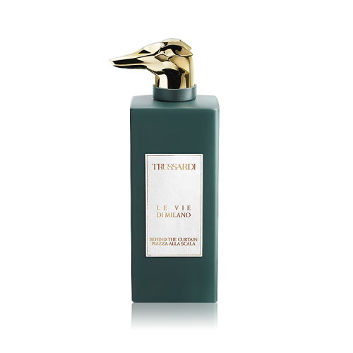 تروساردي لو في دي ميلانو بيهيند ذا كورتاين بيازا ا...