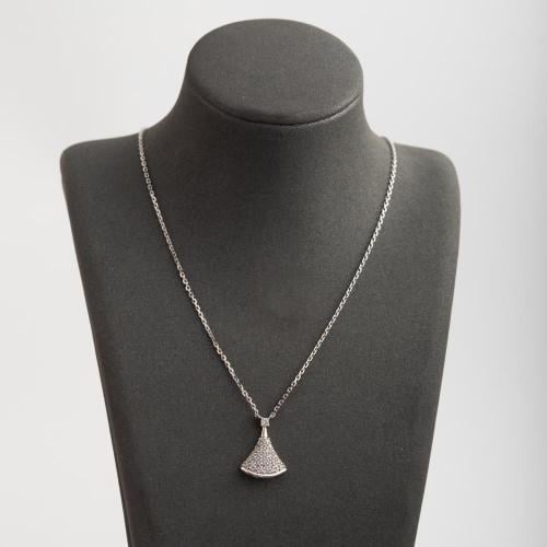 عقد ذهب عيار 18