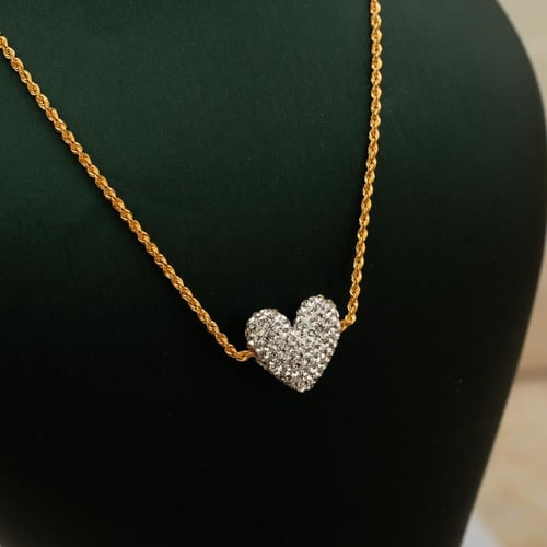 عقد السعادة قلب