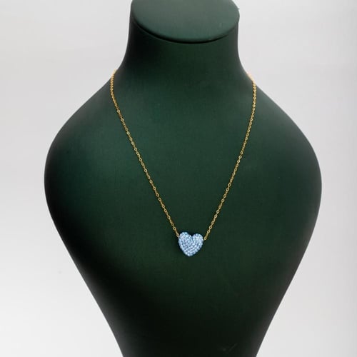 عقد السعاده بتصميم قلب