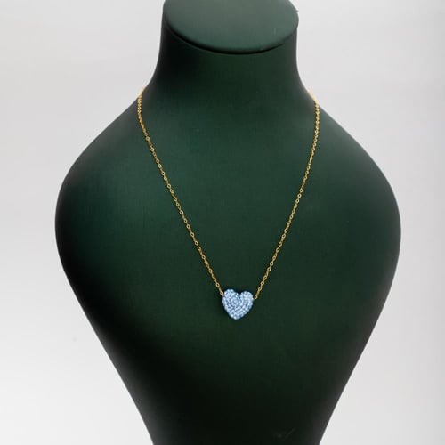 عقد السعاده بتصميم قلب