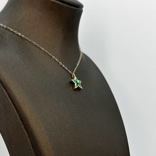 عقد ذهب عيار 18