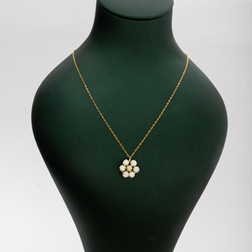 عقد السعادة بتصميم وردة