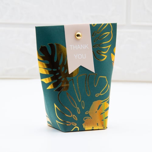 10 توزيعات صندوق اخضر مع ورد ذهبي