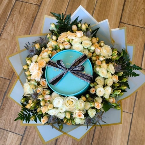 بوكيه ورد مع شوكلا هانوفيريان