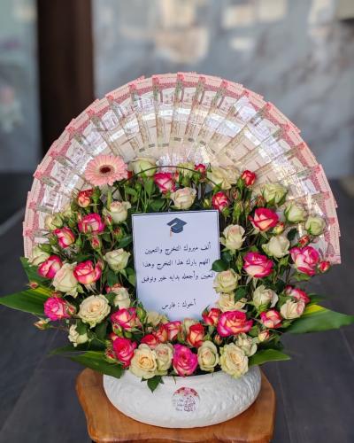 فازات ورد صناعي وسط