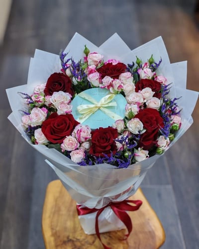 بوكيه ورد مع شوكلا انوش