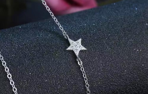 قلادة نجمه ونجوم فضه استرلينيه عيار 925