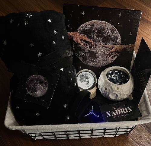October moon box
