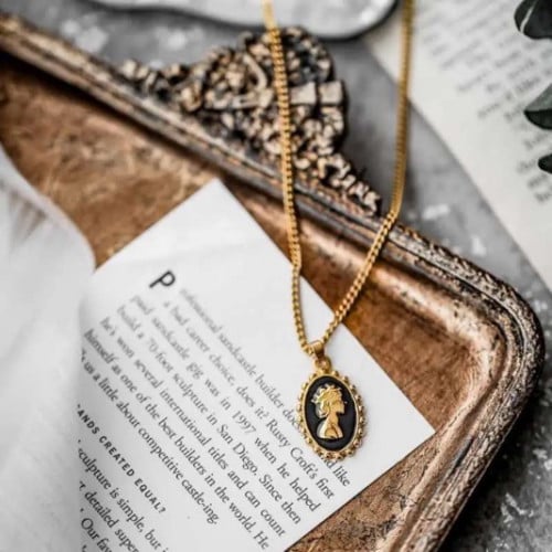 قلادة مطلية ذهب عيار 18K بتصميم فيكتوري