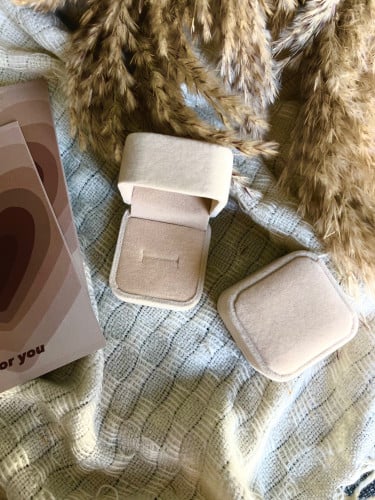 علبة مخمل باللون حسب الاختيار