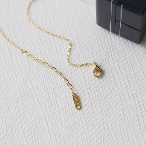 قلاده مطليه ذهب عيار 18k بوجهين بعباره قلبي امتلى...