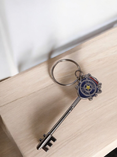 ميدالية مفتاح racoon police رزدنت ايفل