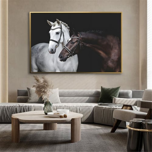 لوحة خيل بني وأبيض