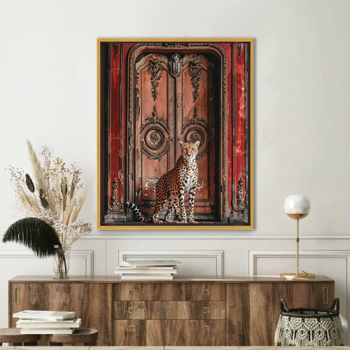 لوحة جدارية فهد خلفه باب