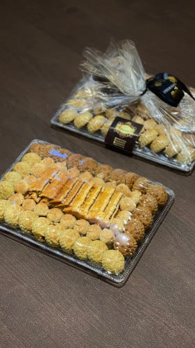 صينية قصر المعمول ( تمرية + معمول + غريبة )