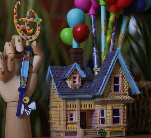 حامل اقلام up