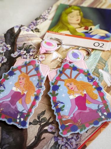 حامل بطاقة ارورا