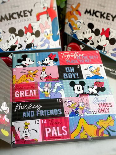 كالندر جوارب ميكي والاصدقاء