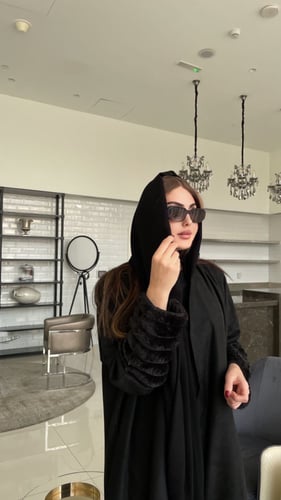 عبايه شامواه اسود مع فرو اسود