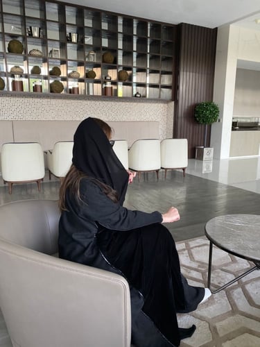 عبايه شامواه اسود مع جلد ومخمل اسود