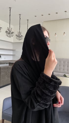 عبايه شامواه اسود مع فرو اسود