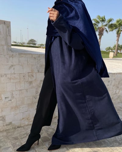 ‎ عبايه شتويه شامواه كحلي مع مخمل كحلي +سكارف كحلي...