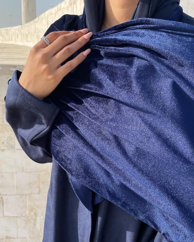 ‎ عبايه شتويه شامواه كحلي مع مخمل كحلي +سكارف كحلي...