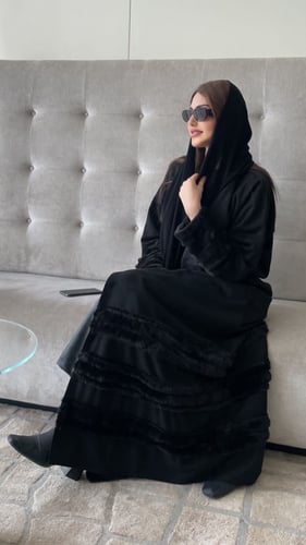 عبايه شامواه اسود مع فرو اسود