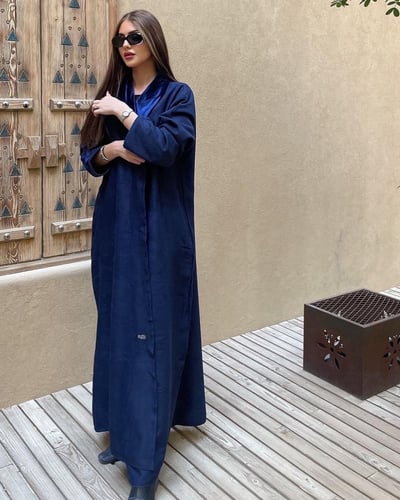 ‎ عبايه شتويه شامواه كحلي مع مخمل كحلي +سكارف كحلي...