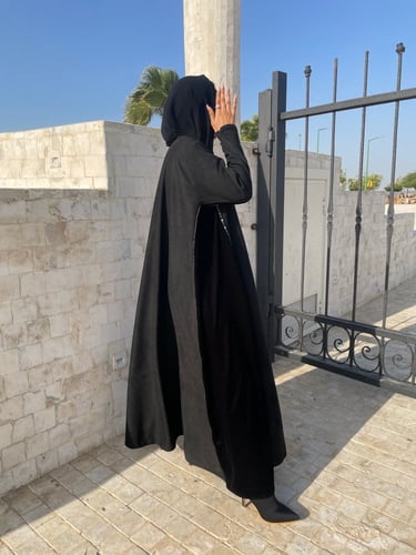 عبايه شامواه اسود مع جلد ومخمل اسود