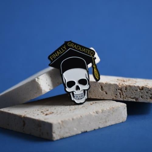 بروش تخرج - Finally graduated pin